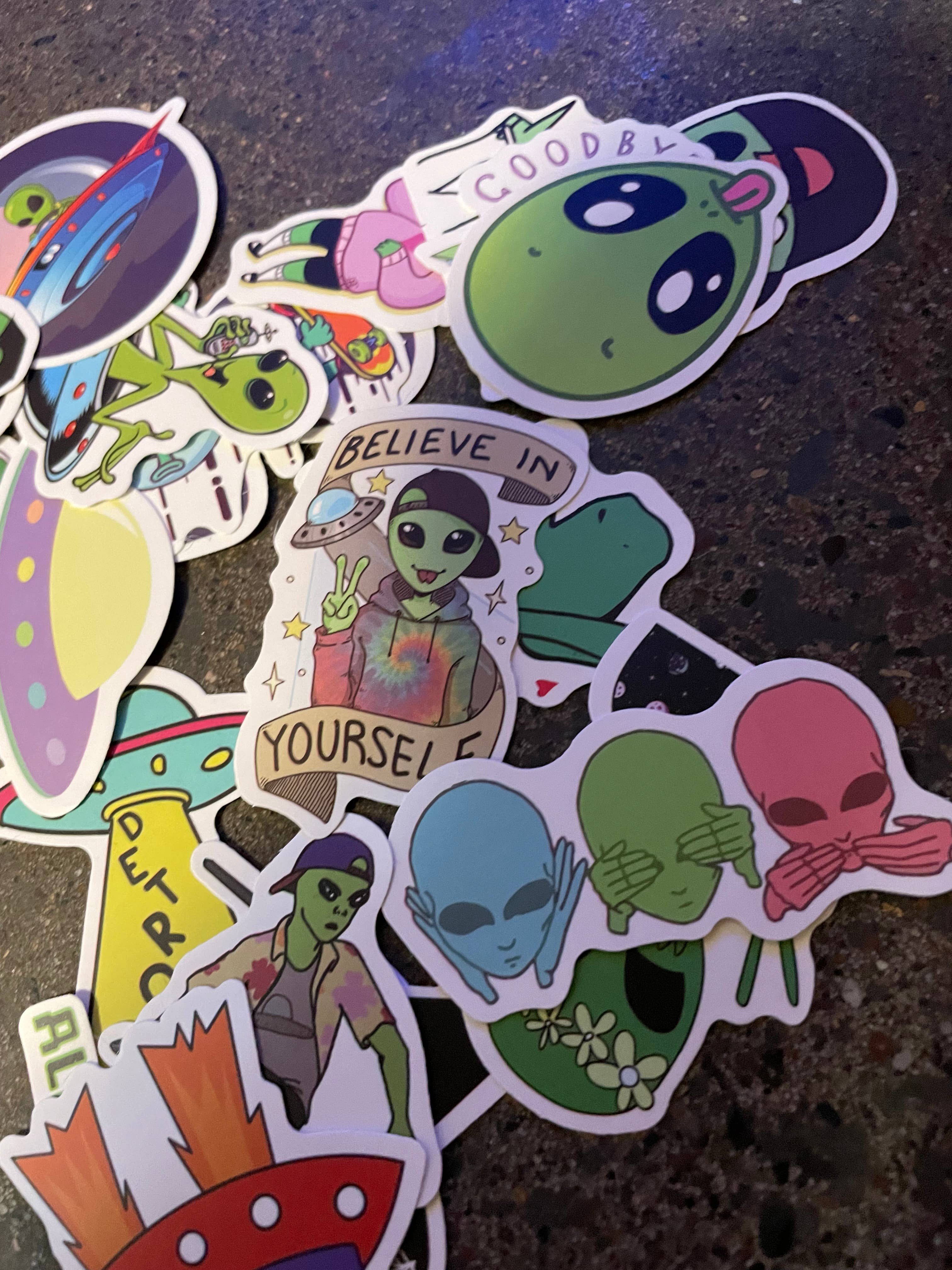 Alien stickers 100-pack (Random)