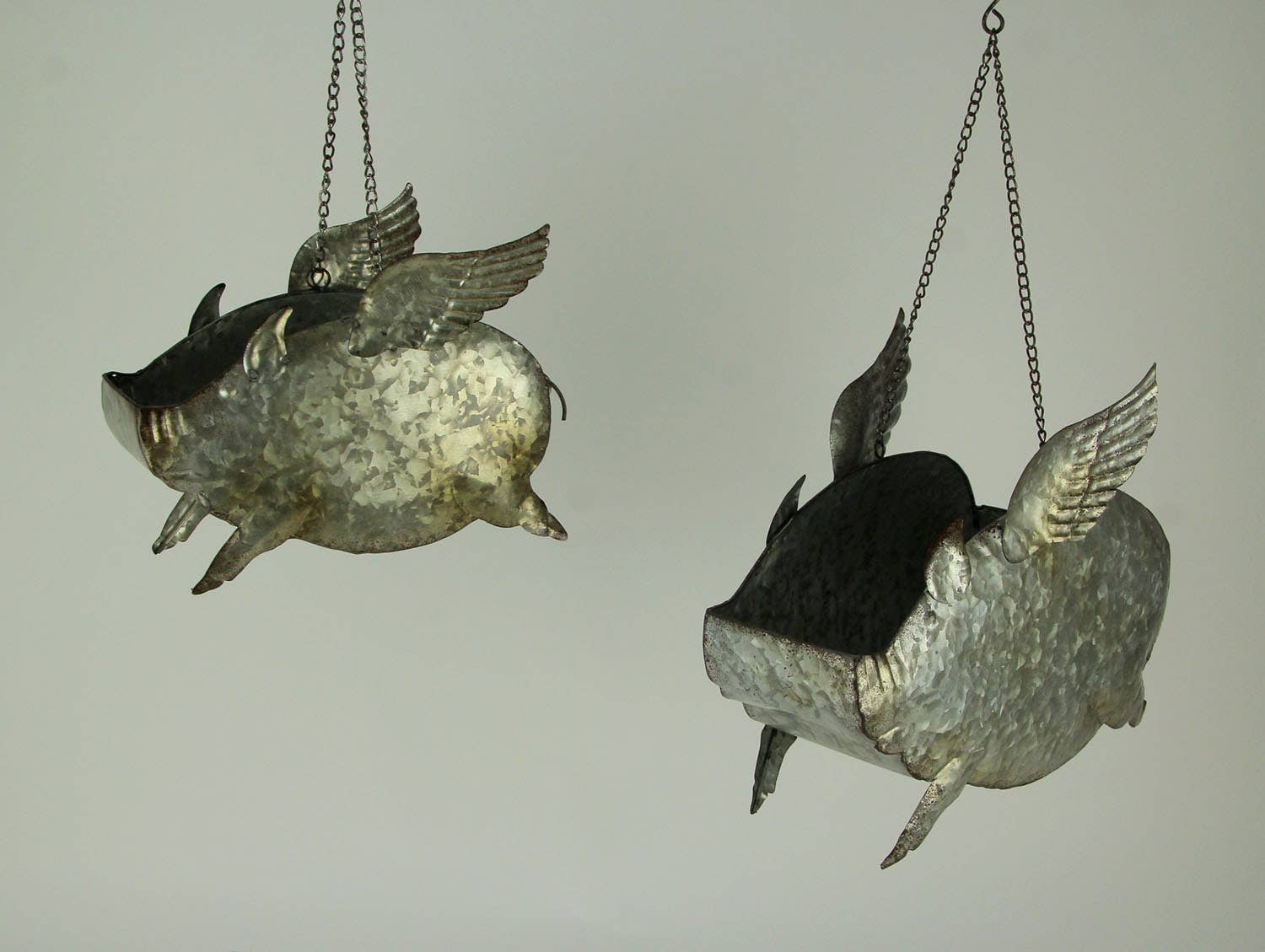 LG Distressed Metal Flying Pig Hanging Planters
