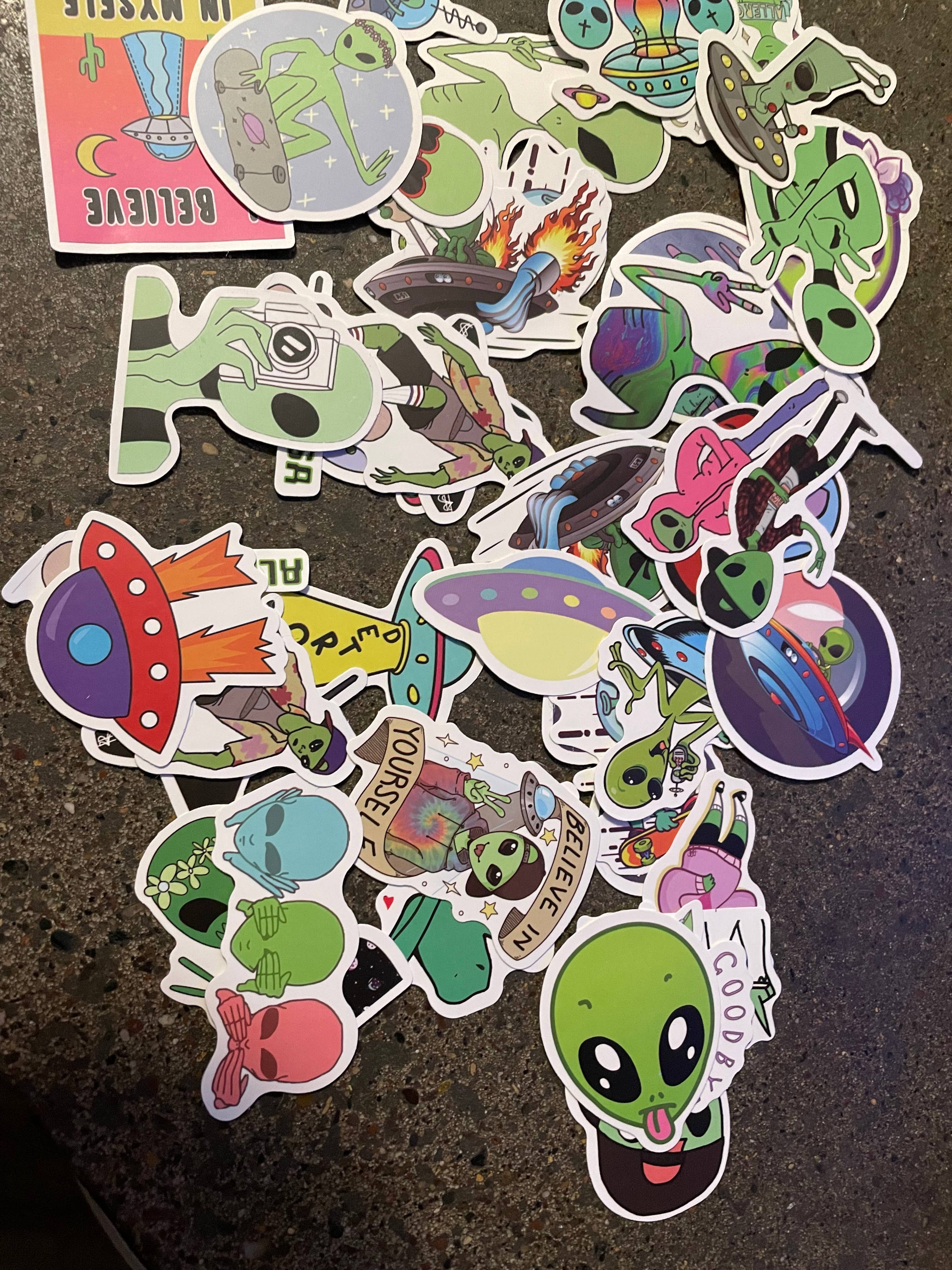 Alien stickers 100-pack (Random)
